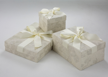 Die Accessoires-Boxen Silver Flowers sind auch ein wunderbares Hochzeitsgeschenk.